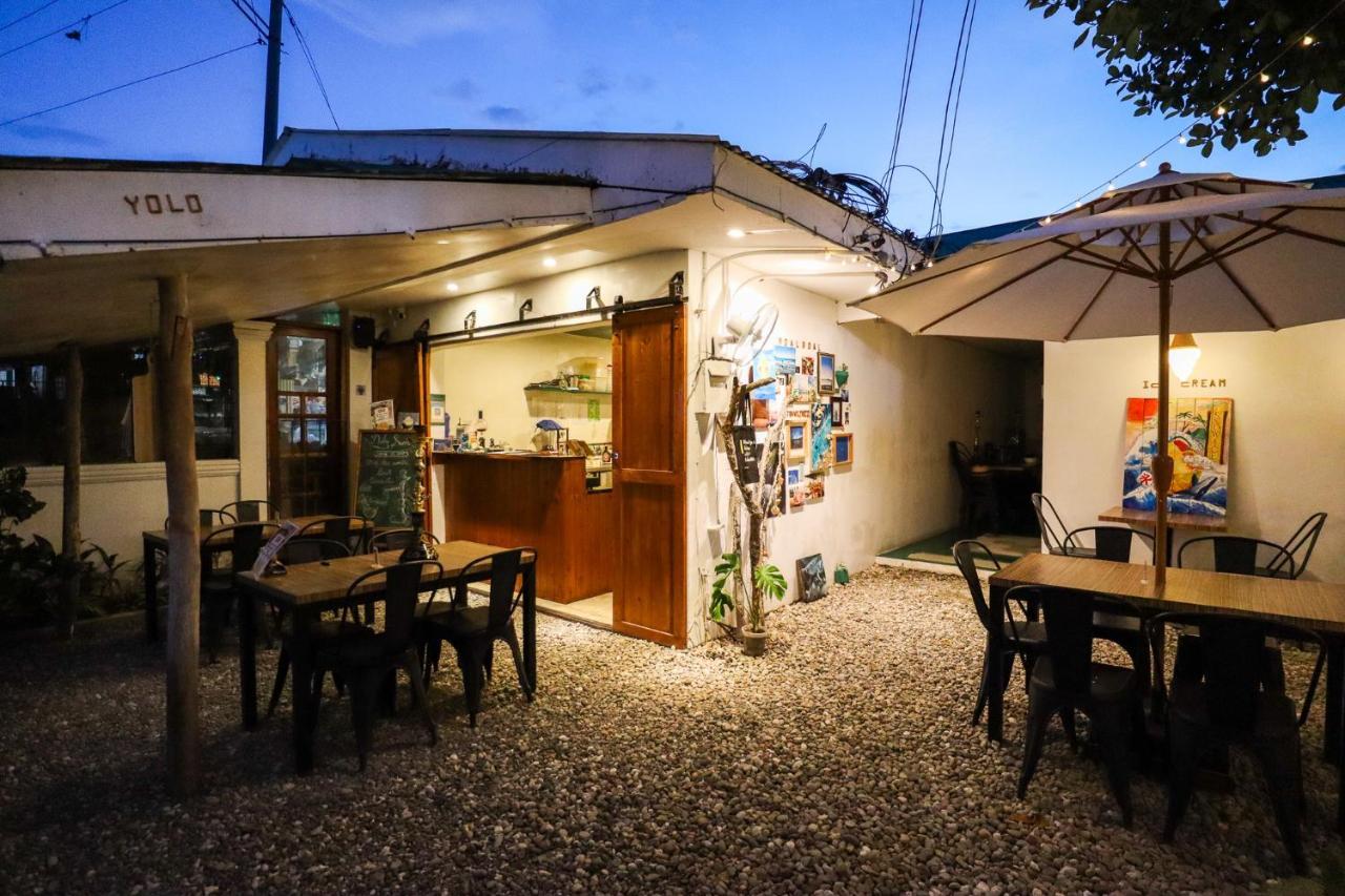 Ocean Breeze Hostel By Daily Sweet Moalboal Zewnętrze zdjęcie